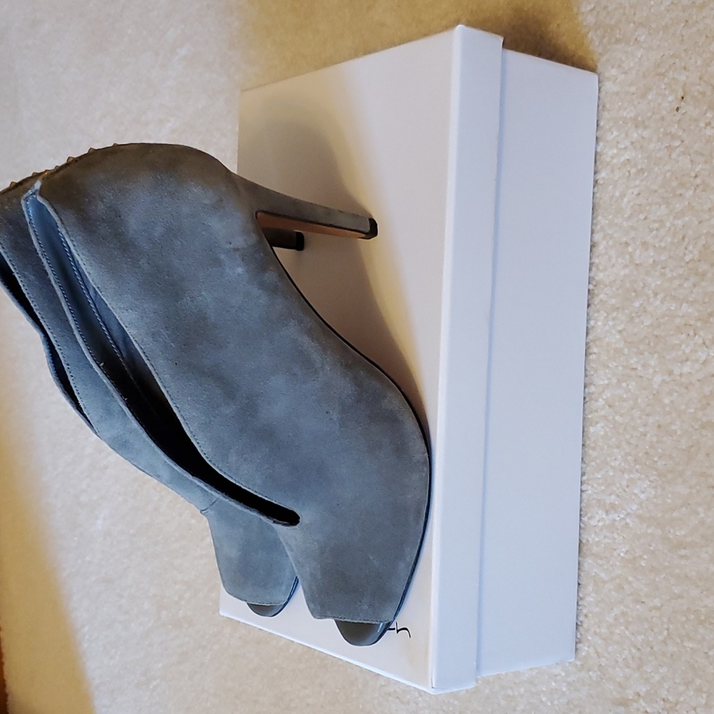 Halogen gray suede shoes. Size 8.5.